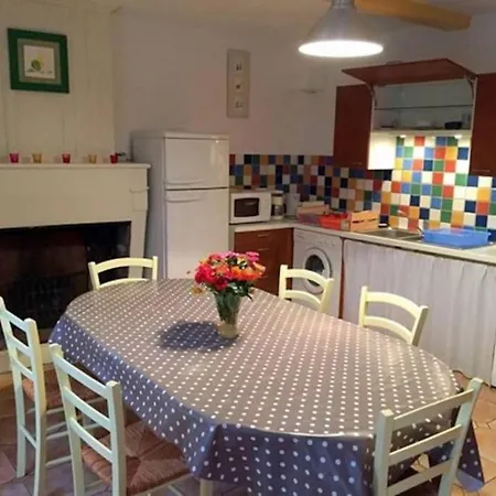 Des Noisettes A La Porte De Saintes Holiday home