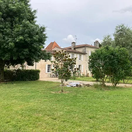 Casa de Férias Des Noisettes à La Porte De Saintes